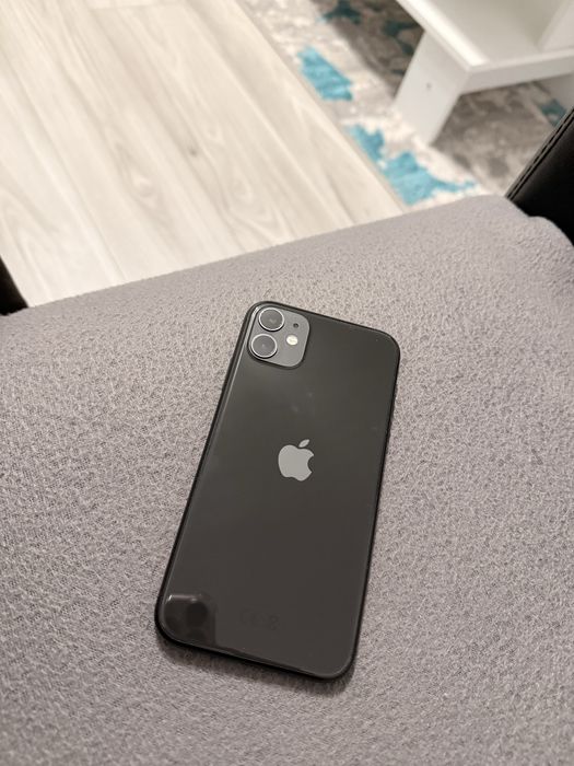 Iphone 11 . culoare negru . Arata impecabil .