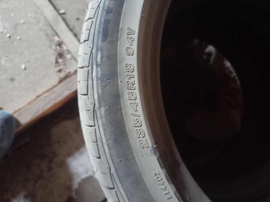 Покрышка 235/45R18