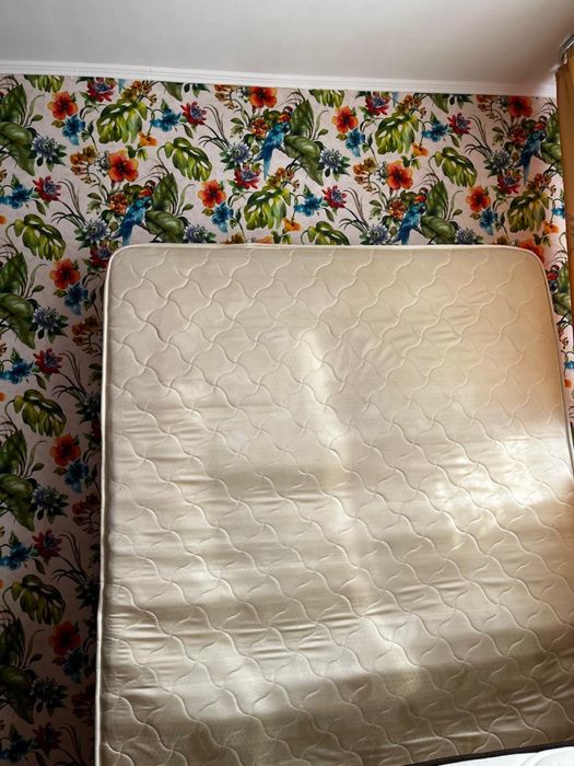 продам матрац белый