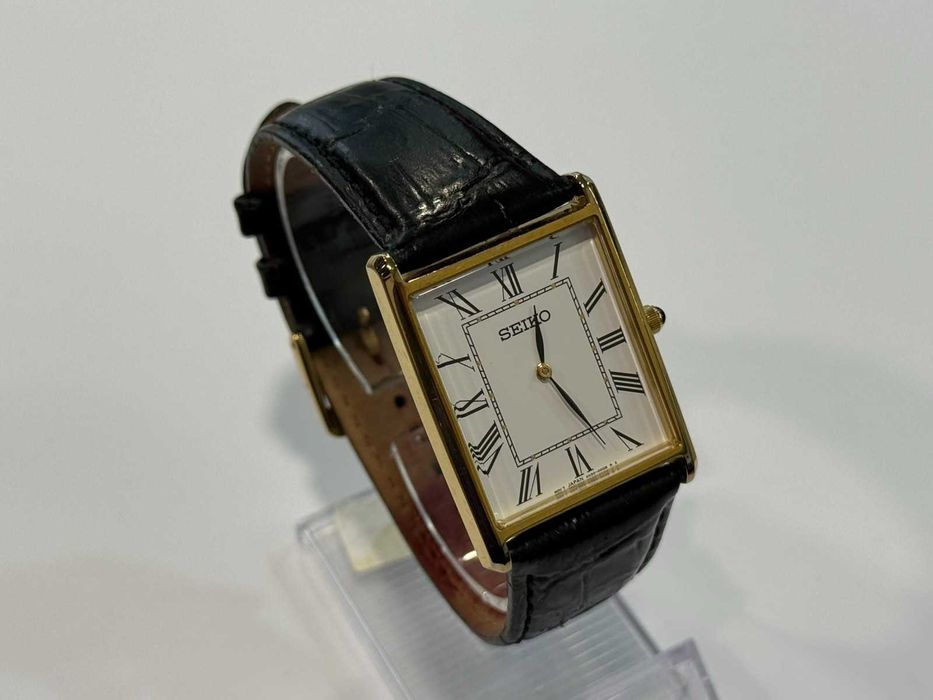 Елегантен часовник Seiko Tank