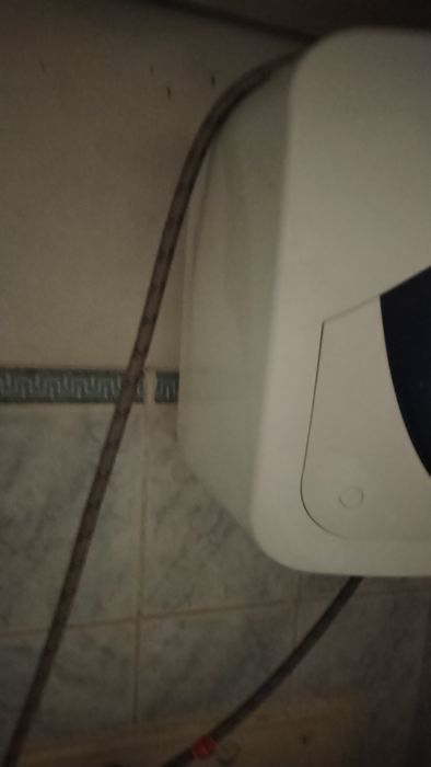 Продам водонагреватель "аристон"
