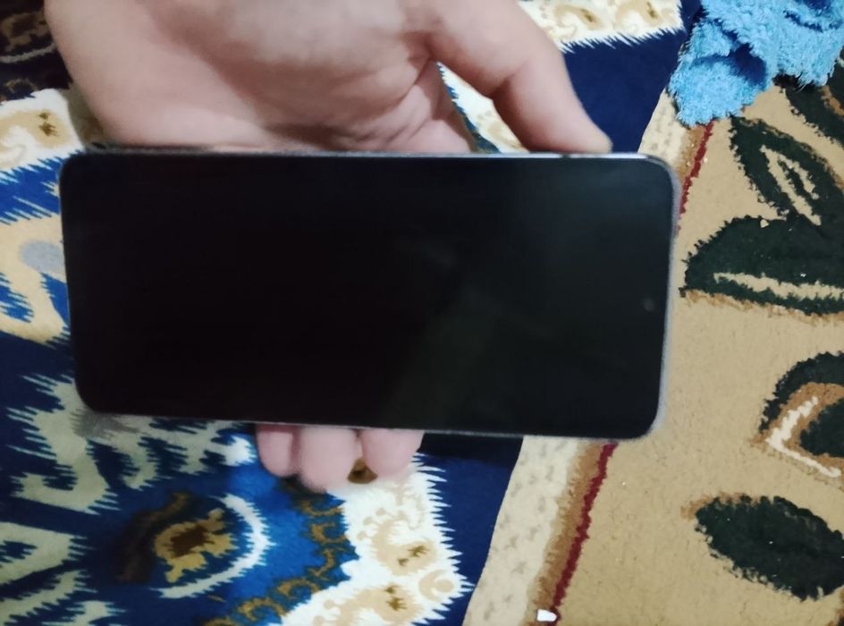 Sotiladi srochno ideal xamma joyi radnoy telefon
