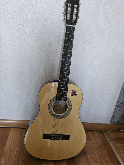 Продам гитару классическую