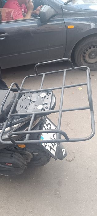 Продам багажник для скутера