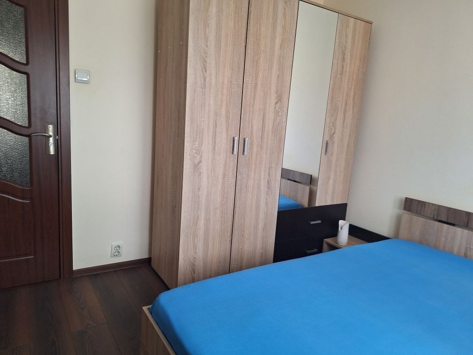 Închiriez apartament cu doua camere,in zona centrala.