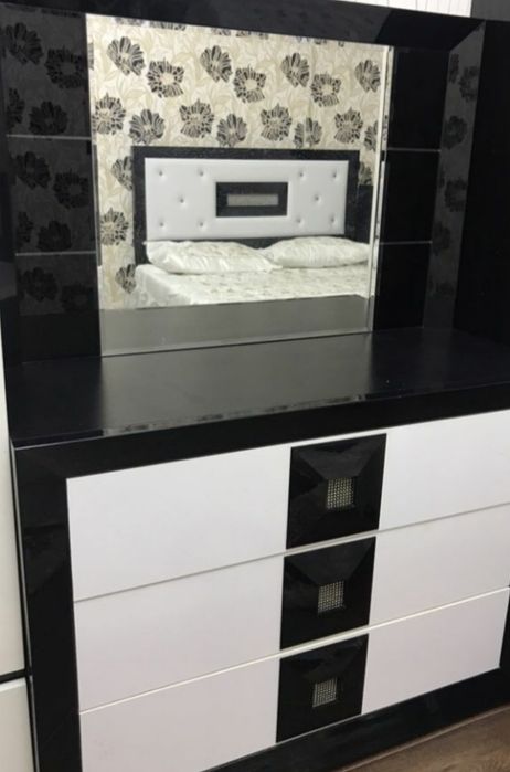 Камод и двумя тумбами