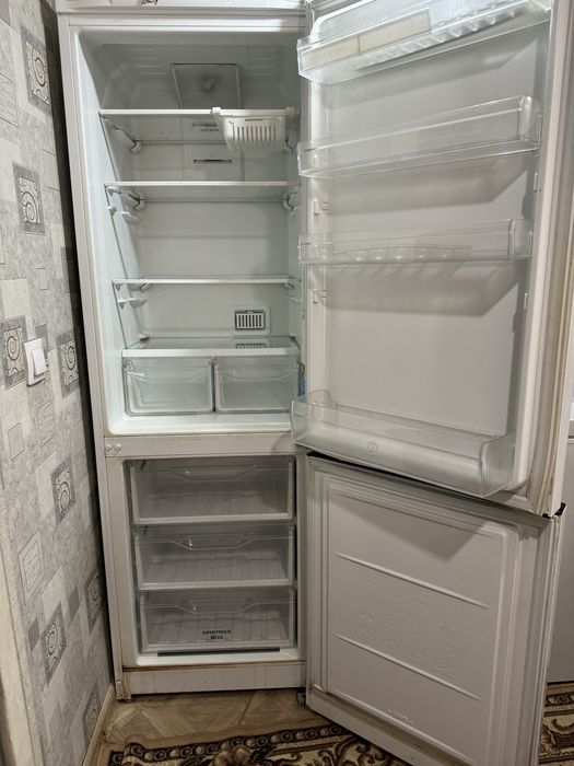 Продам холодильник Indesit