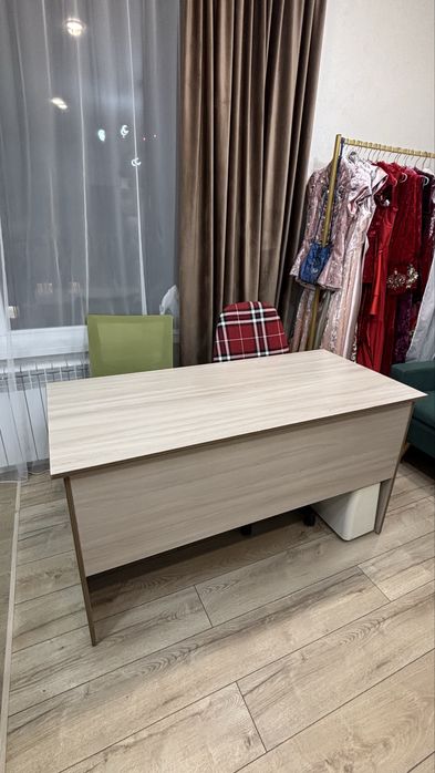 Стол (офис, учеба)