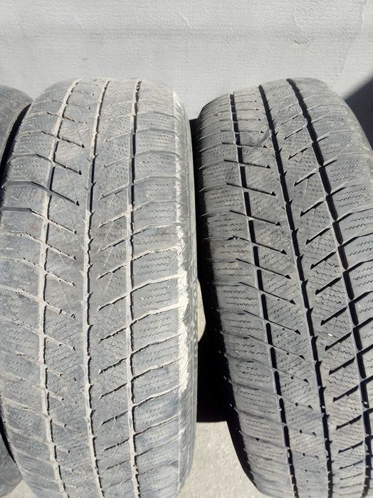 Vând anvelope M+S 215/65 R16 in stare bună