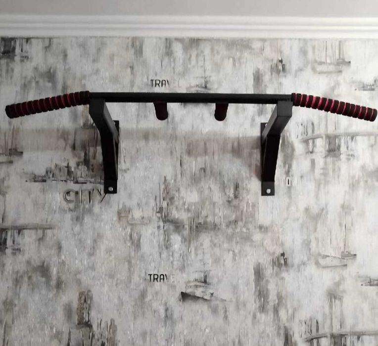 Турник настенный