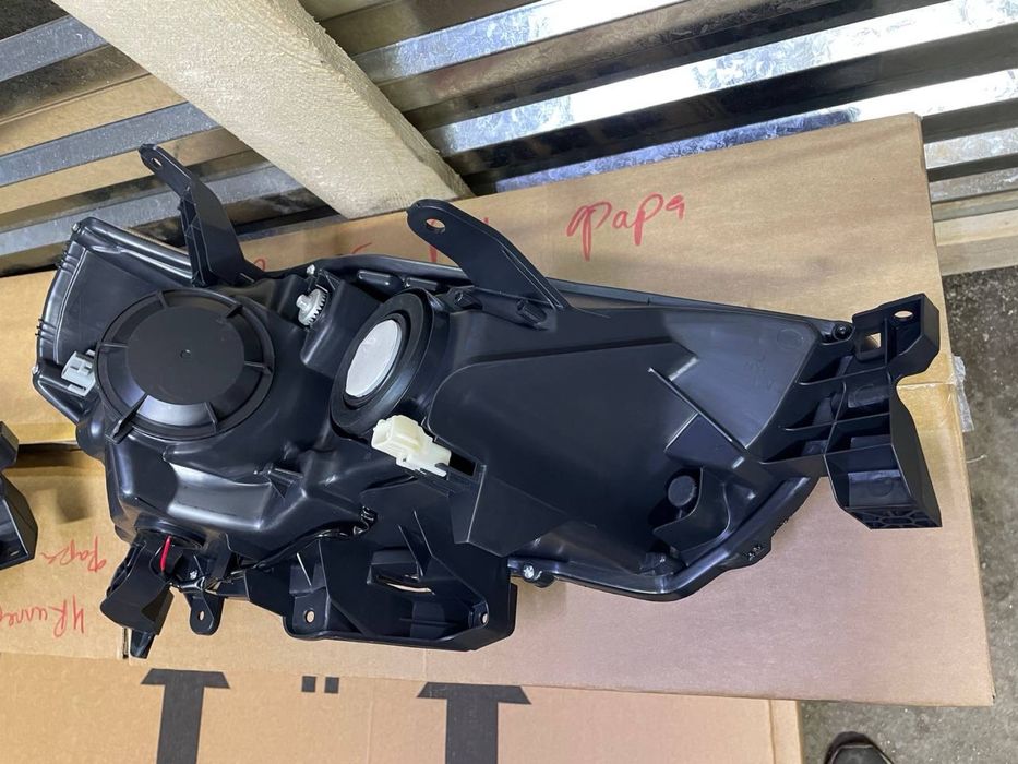 Фары на Toyota 4Runner 2014- выше