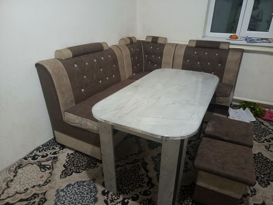 Уголок сатылады келисимли