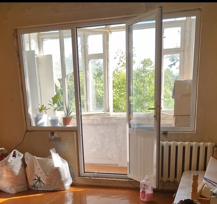 Akfa eshik ikkita oynali sotiladi