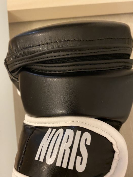 MANUSI MMA - NOI , nu au fost folosite, piele naturala