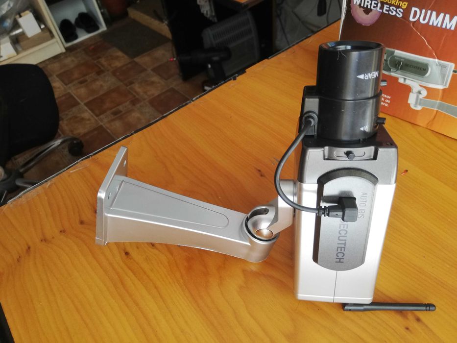 Camera supraveghere falsa cu led intermitent si senzor de miscare