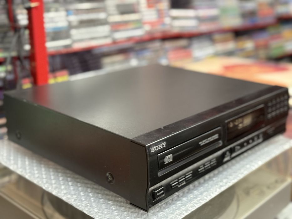 Sony CDP M202  проигрыватель компакт дисков с пультом