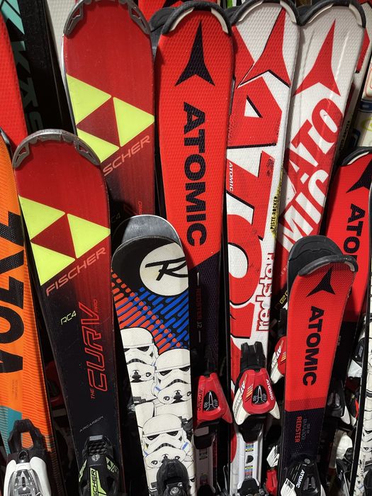 Schiuri copii adulti skiuri incepatori intermediari