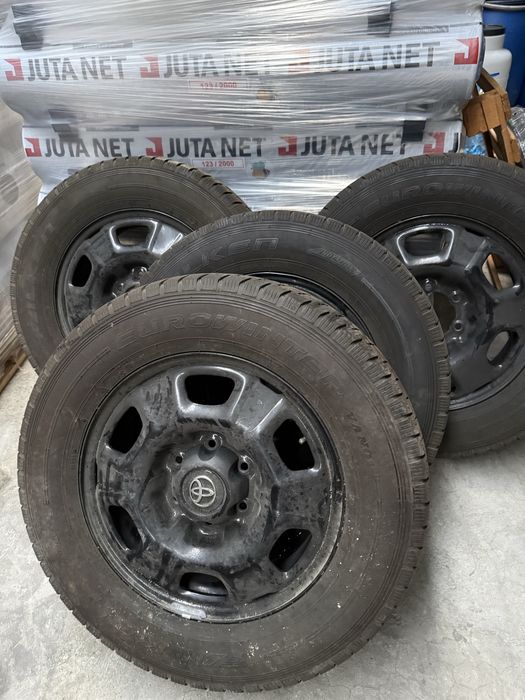 Гуми с джанти Toyota Land Cruiser и Hilux