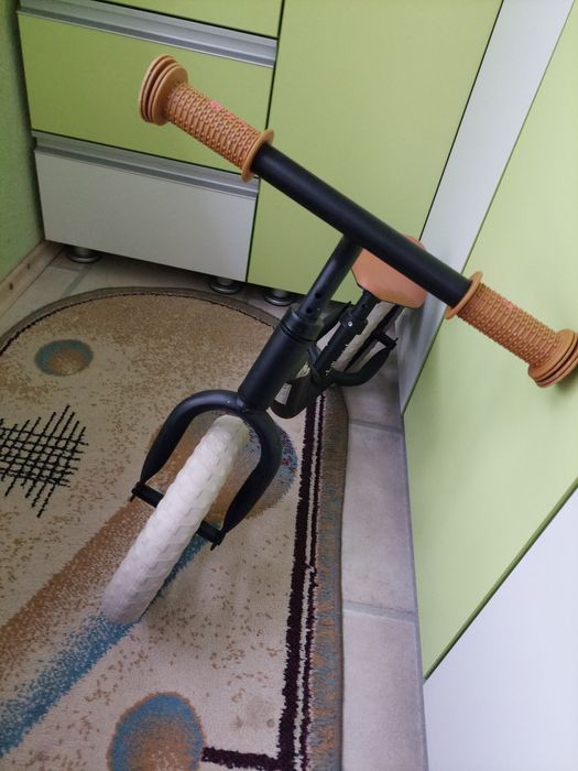 Bicicletă de echilibru Chillafish Charlie - Neagră