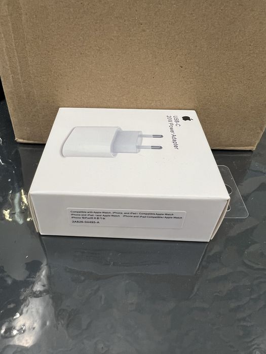 Адаптер питания Apple, 1*Type-C. 20 Вт [MHJE3ZM/A]