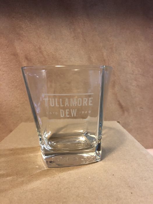 Чаши за шампанско,вино,уиски,бира.