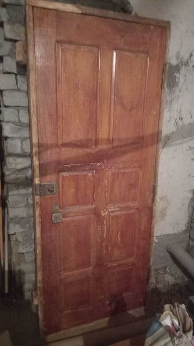 Продам дверь входную деревянную
