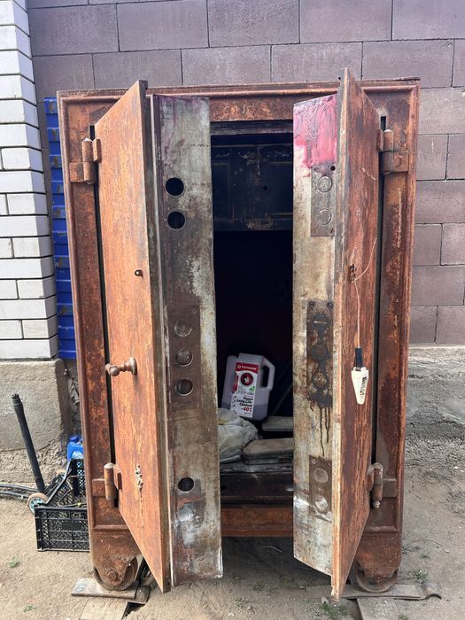 Ескі (антиквар) металл сейф/шкаф сатылады