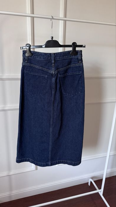 Джинсовая юбка в длине миди