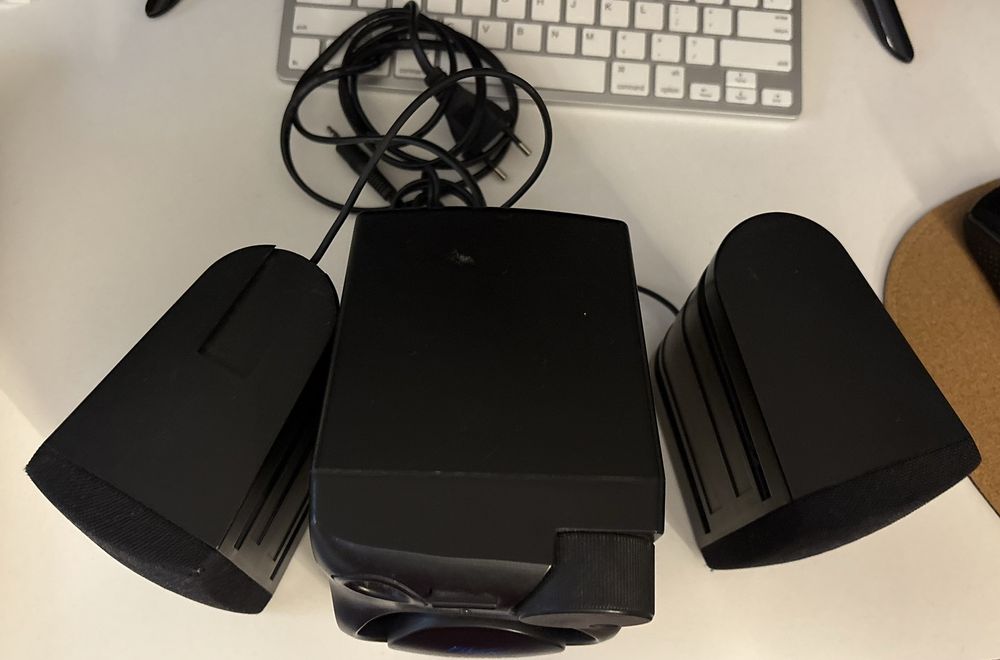 Sistem audio 2.1 cu subwoofer – stare foarte bună