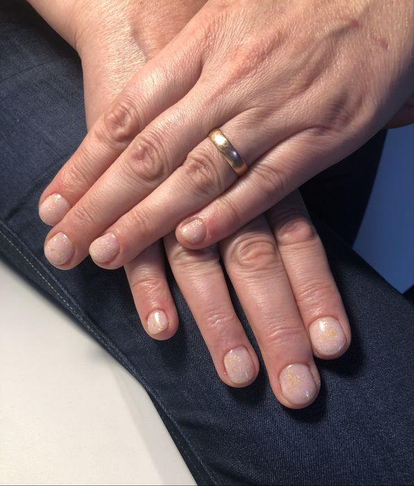 Manichiura si pedichiura semipermanenta