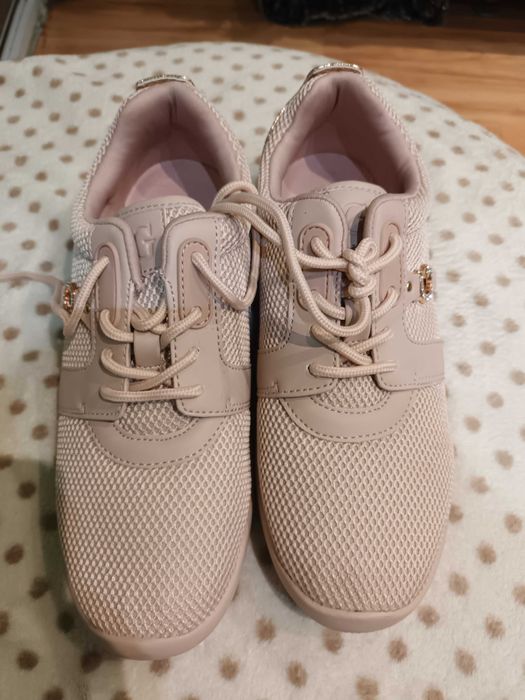 Guess- купувани от Англия