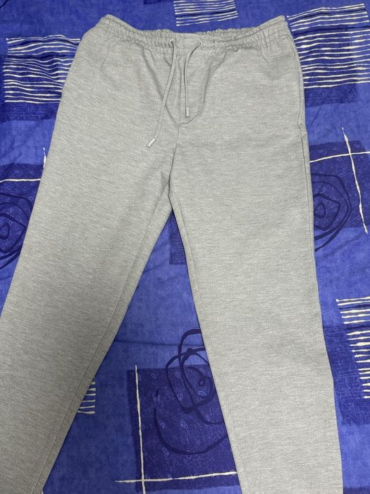 Pantaloni gri zara