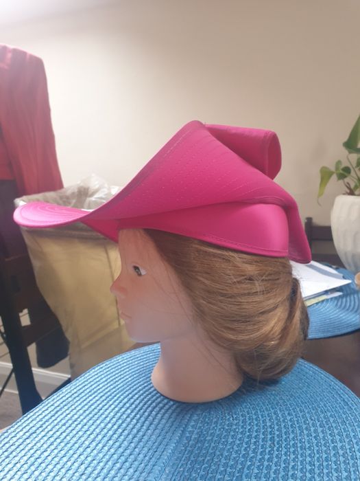 Pălărie fuxia pentru nunți