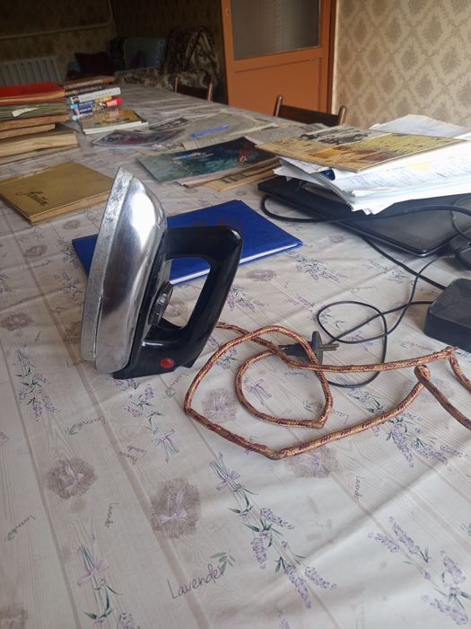 Продам утюг советских времён б у