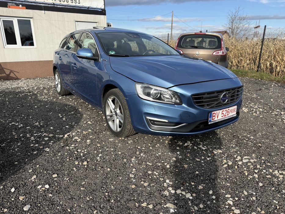 Volvo V60 D6 / Plug-in Hybrid  / 4x4 / R design / full option / euro 6