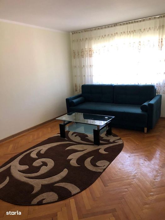 Proprietar închiriez Apartament 3 camere 2 băi.