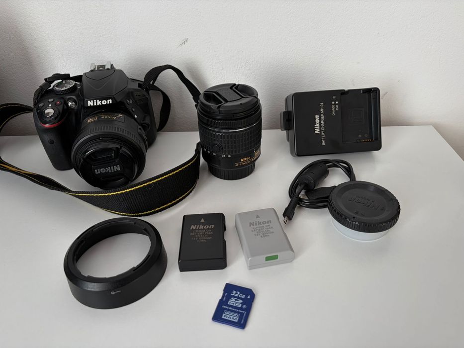 Nikon 3300D DSLR + 2 obiective + accesorii (kit complet)