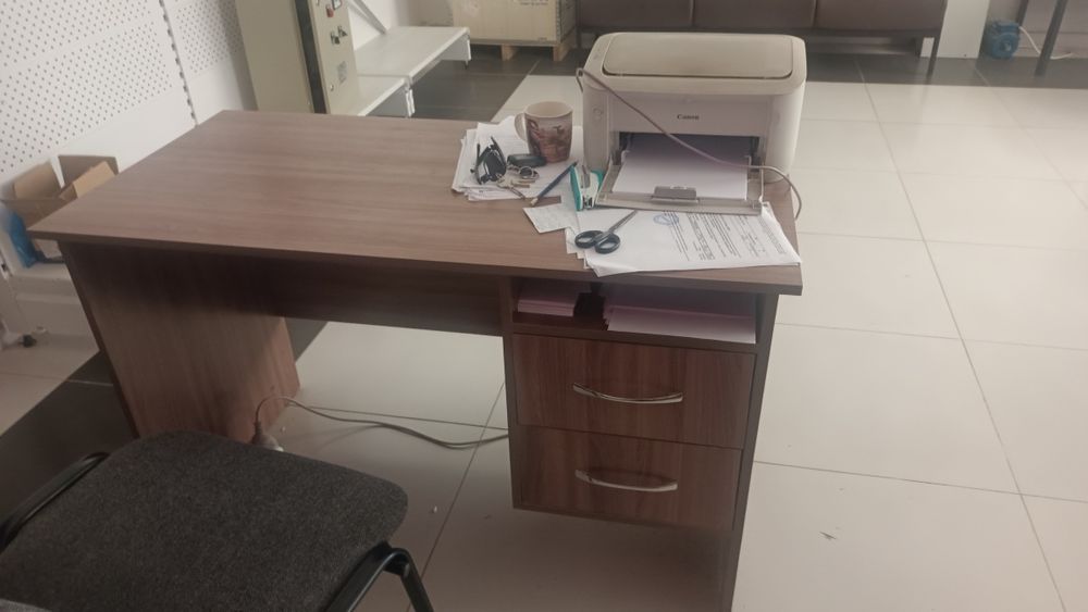 Офисный стол, два штуки