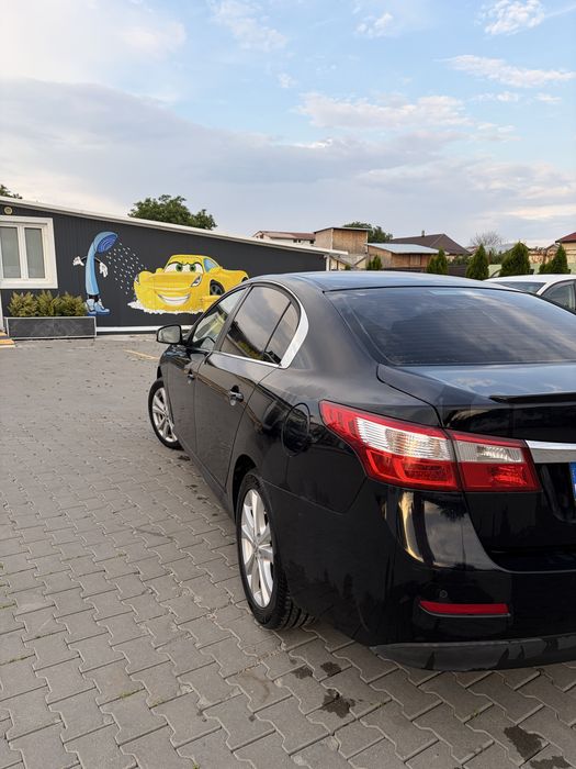 RENAULT Latitude 2011 — imagine 3