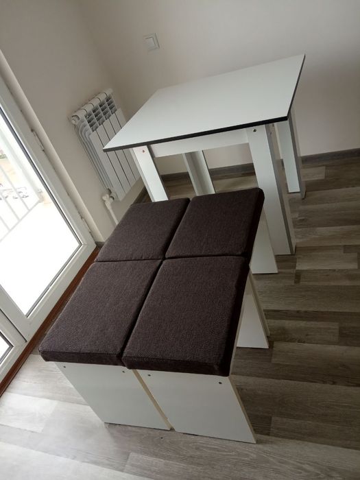 Стол и 4 мягкие табуретки по низкой цене от производителя.