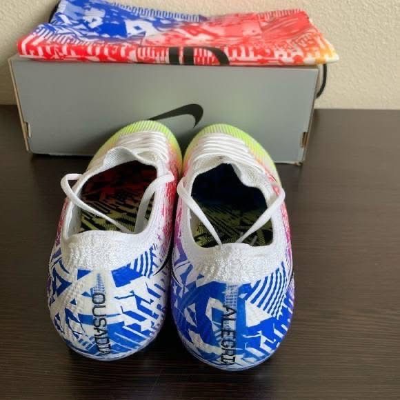 Vand ghete de fotbal Nike Phantom