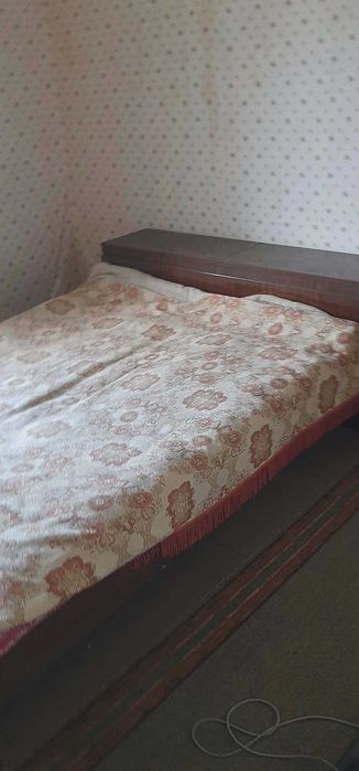 Къща с двор 1500 кв.м, кладенец и две постройки в гр. Бяла черква