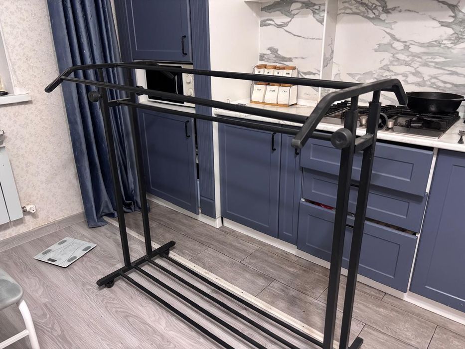 Продаю вешалку для одежды