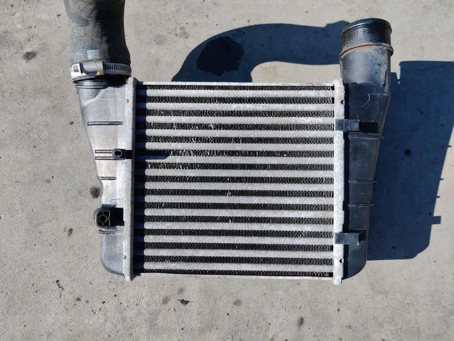 Radiator intercooler stanga Seat EXEO Audi A4 B7 8E0145805AA