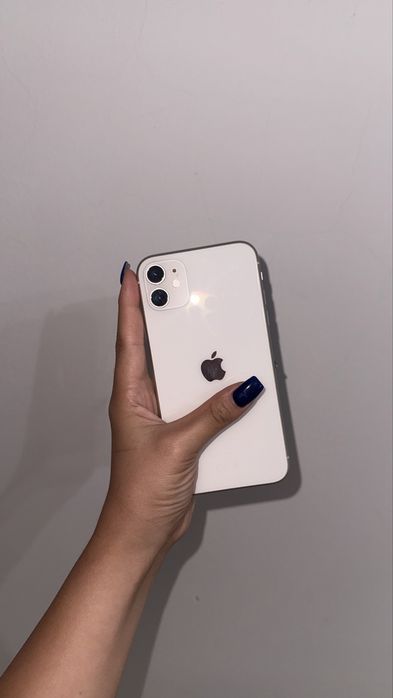 Продам iPhone 11,128 гб,акб:75%,цвет:белый