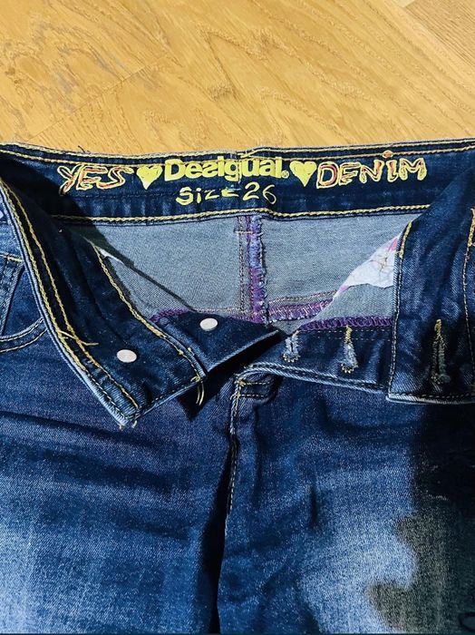 Pantaloni scurti Desigual