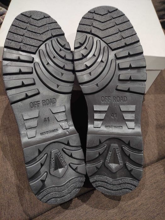 Чисто нови мъжки обувки