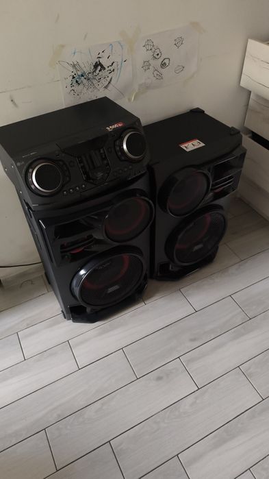 Продам музыкальный центр.