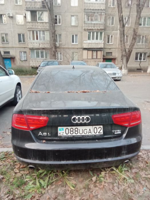 Audi  А8L Лонг 2012 год.