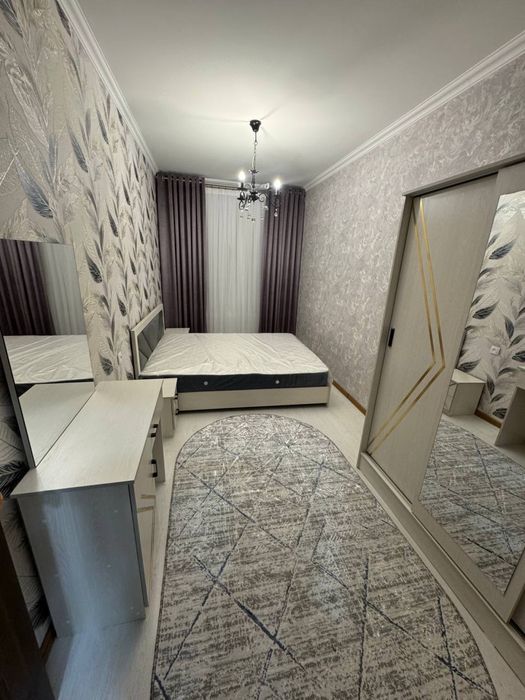 Срочно.  Чиланзар торговый центр.  2 х комнатная